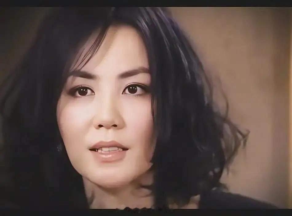 王菲十年向嫣然天使捐款三千多万从嫣然天使儿童医院陷入房租危机时，31万网友自发捐