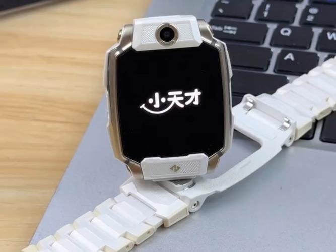 一块儿童手表，能把家长拿捏到什么程度？这两天「小天才封闭社交倒逼家长购买」冲上热