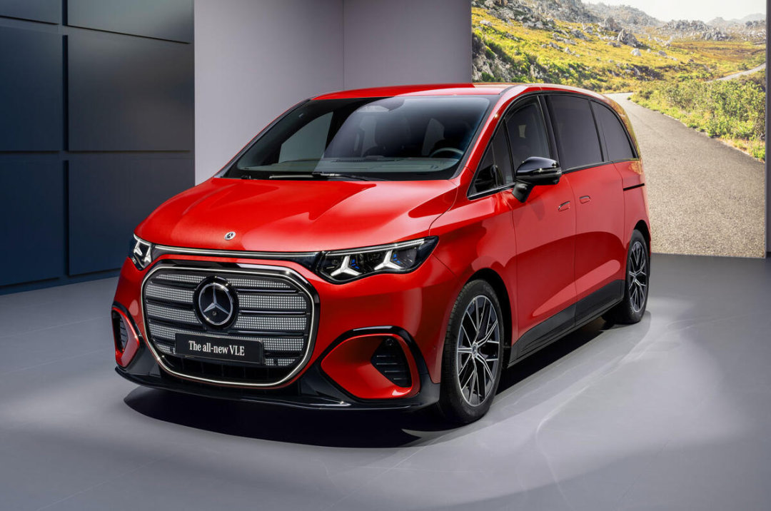 车市热门 奔驰正式发布了全新纯电MPV VLE，这款车型基于奔驰全新的 VAN.
