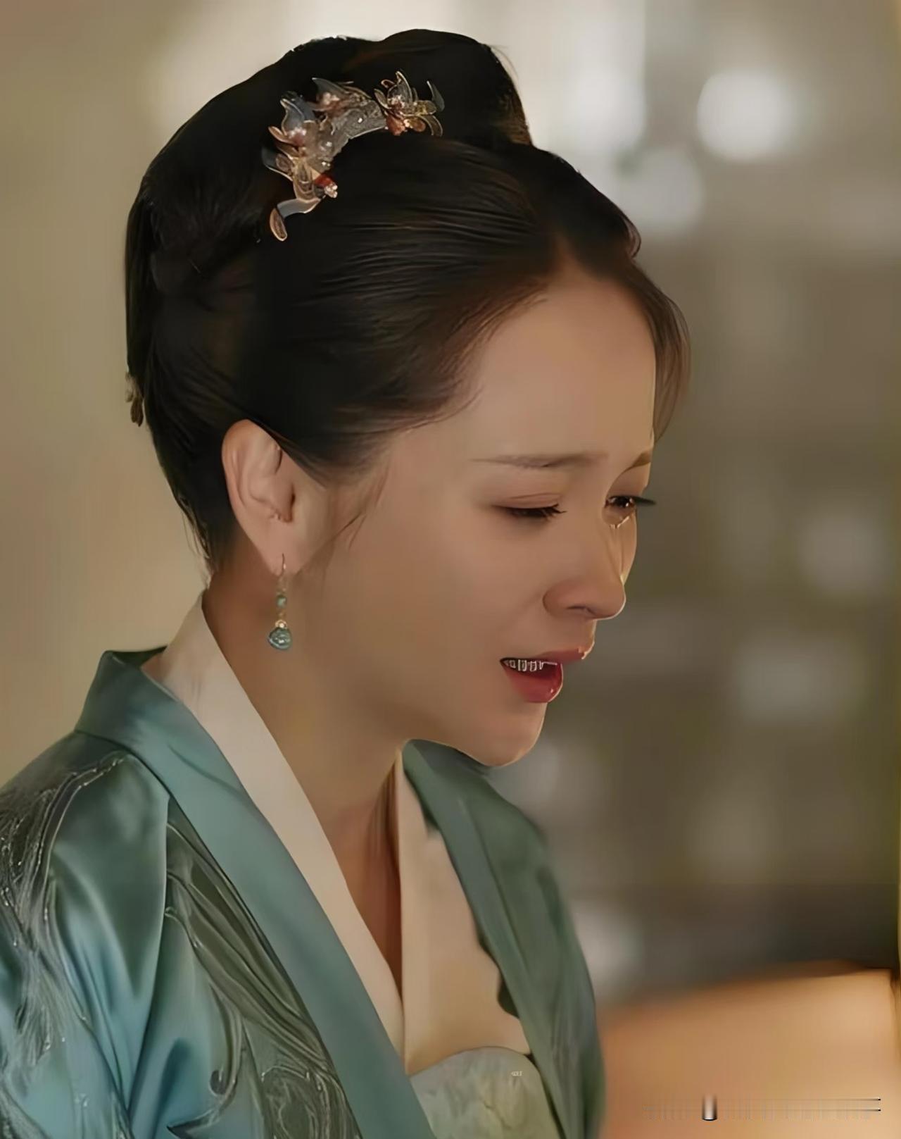 余家老太太究竟是故意把嫣然养得不经世事吗？
 
回看《知否》里的余家众人，很多人