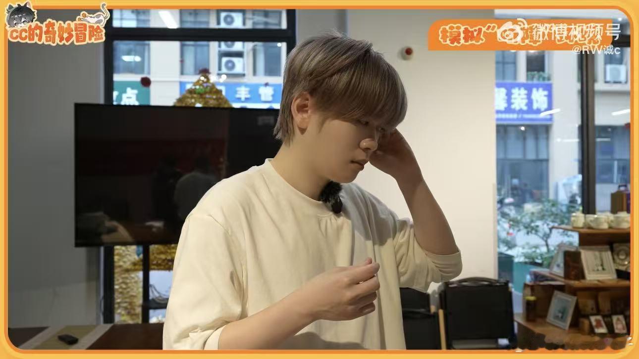 诚c无声咖啡学徒上线 诚c去学制作开发，急得直挠头。和平精英职业联赛