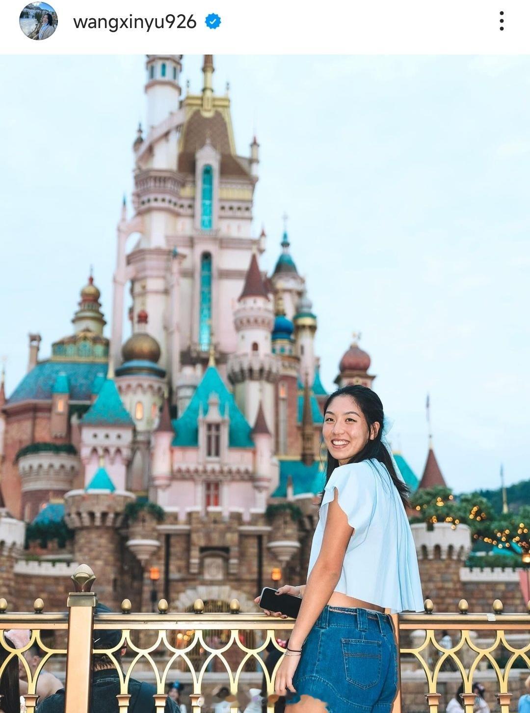 走进童话世界的一天✨王欣瑜打卡香港迪士尼乐园🏰#巡回赛在中国# ​​​