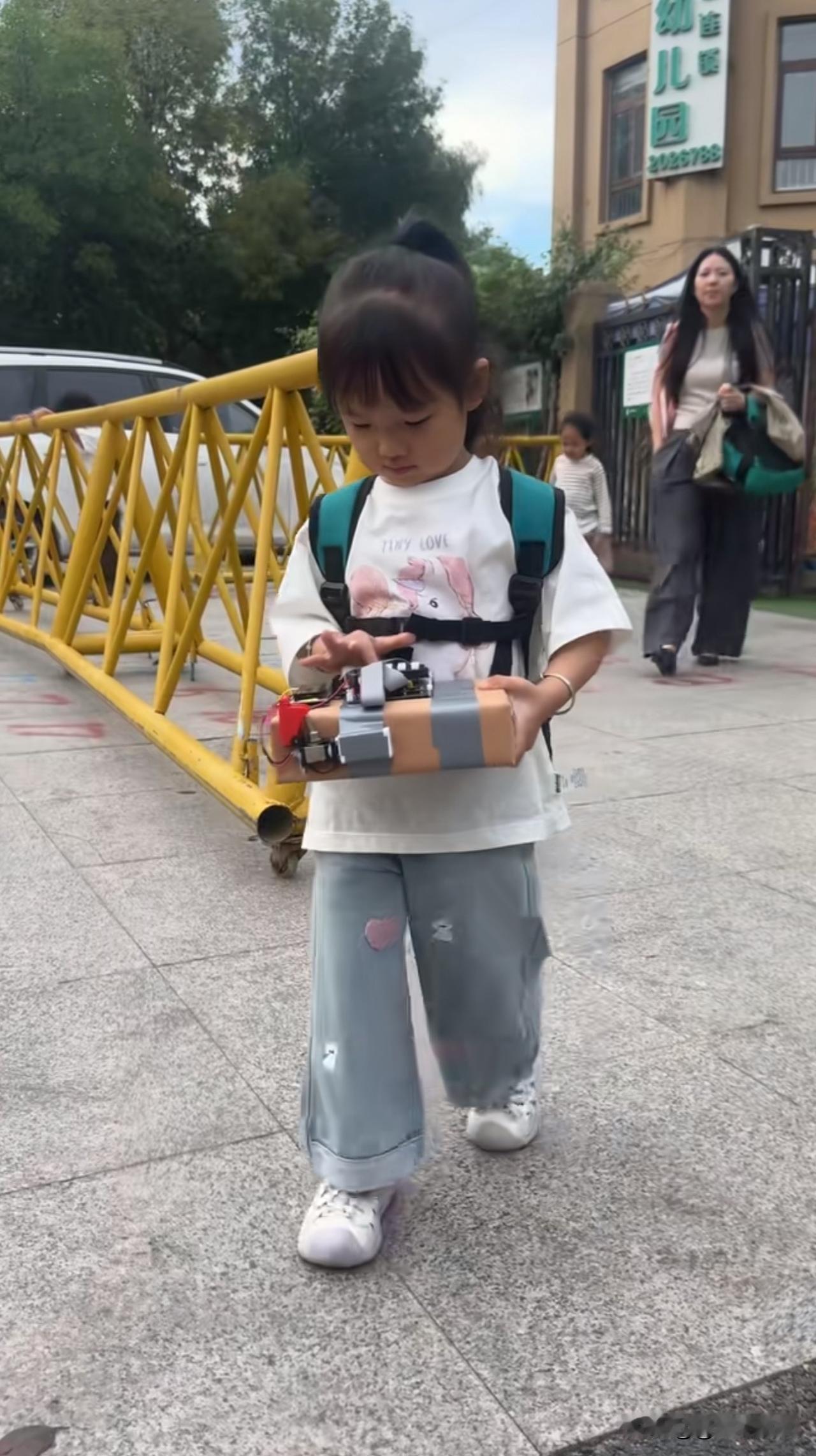 教师节送老师的礼物，老师愣是不敢要，瞧给孩子愁的[呲牙]