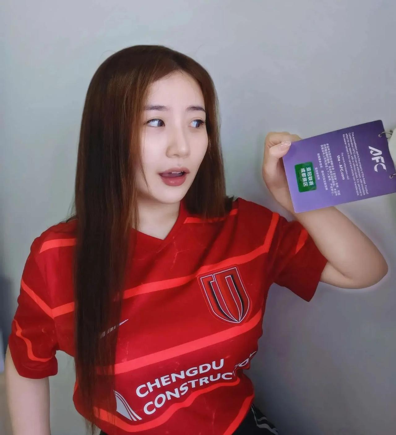 亚冠精英附加赛，成都荣城这主场球服太帅了，很有国际范儿！

亚冠精英附加赛，成都
