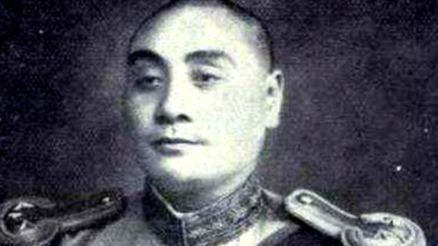 1937年秋，一个胃溃疡反复发作、已经开始吐血的男人，拒绝了所有人的劝阻，坚持亲