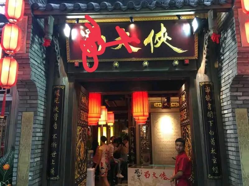 之前孩子小，我和老婆在外面打工！我俩一年能干个十几万！手里存了点钱！现在两个孩子