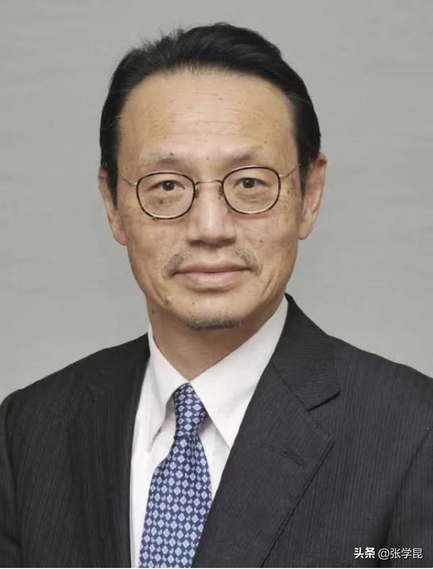 联合早报今天报道：“中日两国关系持续紧张，但日本驻中国大使金杉宪治星期五（2月2