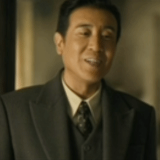 于和伟悲喜预演式演技 有没有觉得田家泰拍照的样子特别像在照镜子？于和伟看起来是在