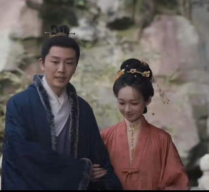 林绣茹 和离嗯？嗯？嗯？已经出了？昨晚一大家子准备上京，怎么就进展到要和离？ ​