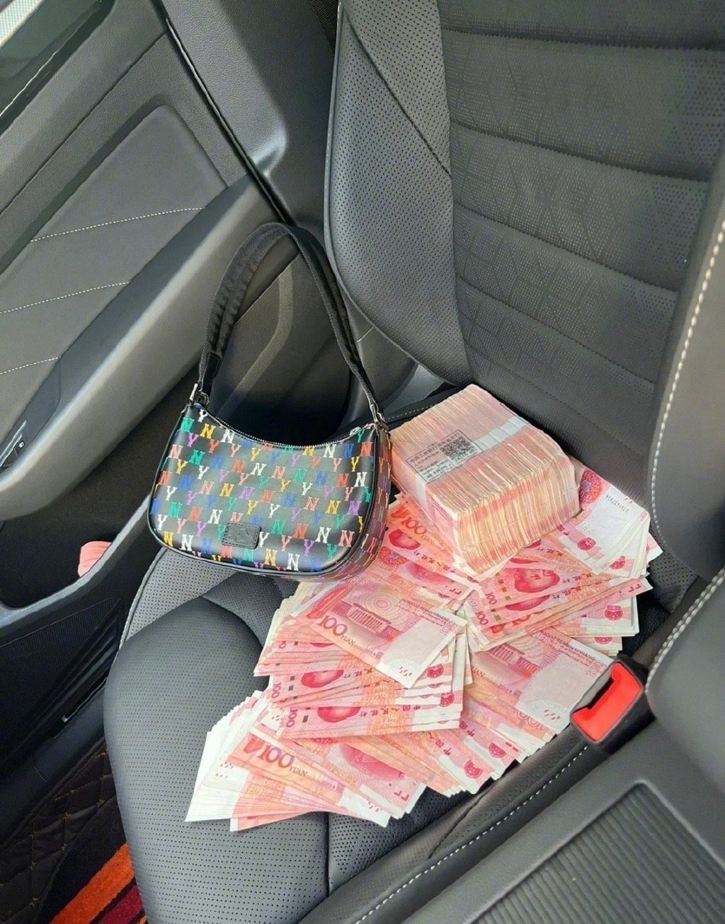 双手迎接你的好运 见者暴富 ​​​