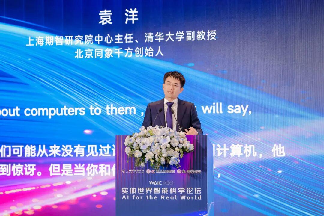这个37岁的年轻人太厉害了，今年8月应邀到河北省秦皇岛市的海滨避暑胜地去度假，全