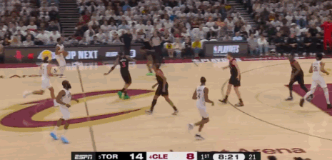 斯特鲁斯上篮！！打进！！！ 