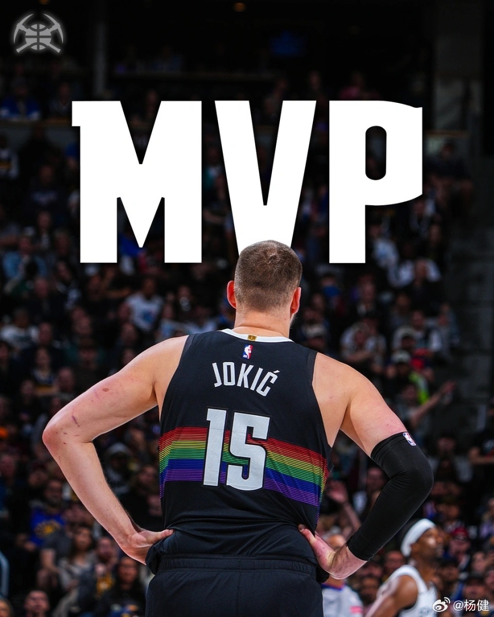 文班赛后想跟约基奇说点什么，但是还是互相拍了一下肩膀，不说了！那个德克似的后仰金