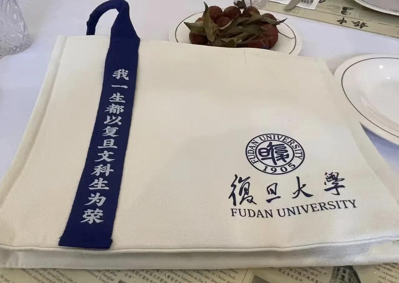 AI时代文科和理科谁强？

在上篇文章《》里，我提到“AI时代文科生的价值开始回