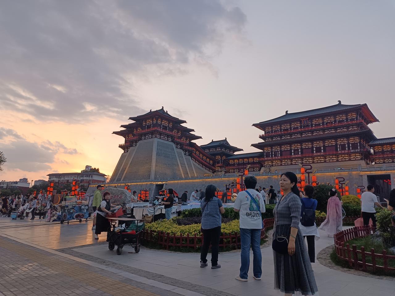 美股暴跌，一夜蒸发超万亿美元。
哪是什么暴跌，分明是停车上人，给之前没来得买美股