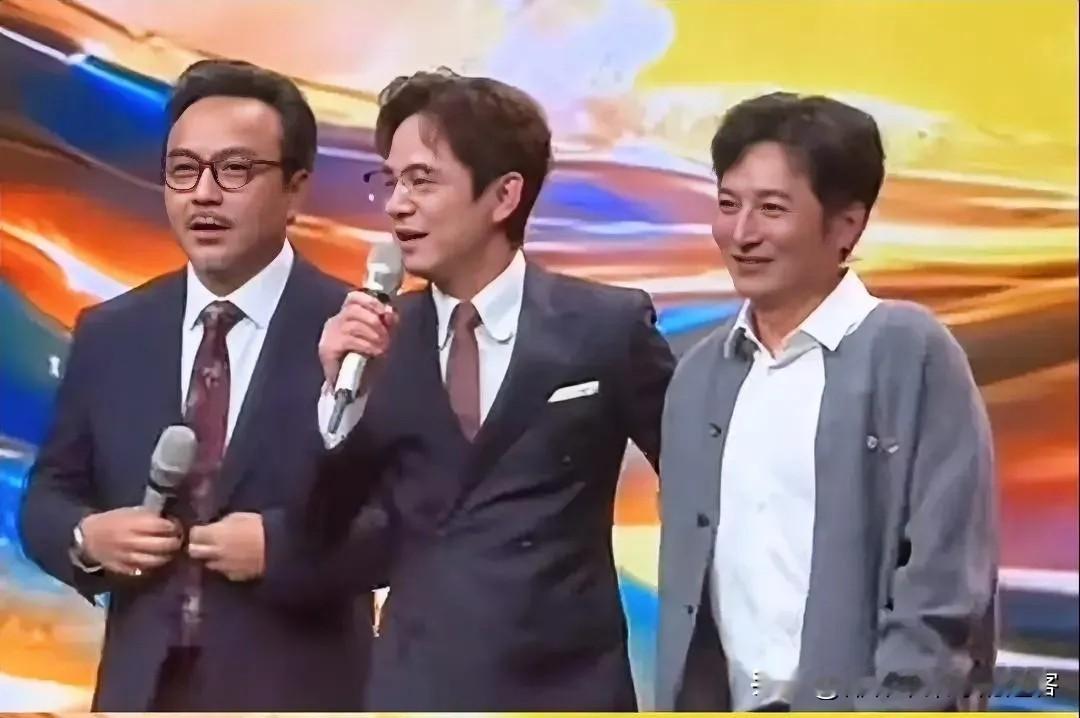 何炅汪涵都哭了！


原因不是维嘉回归，而是他们又能在湖南卫视并肩作战了。李维嘉