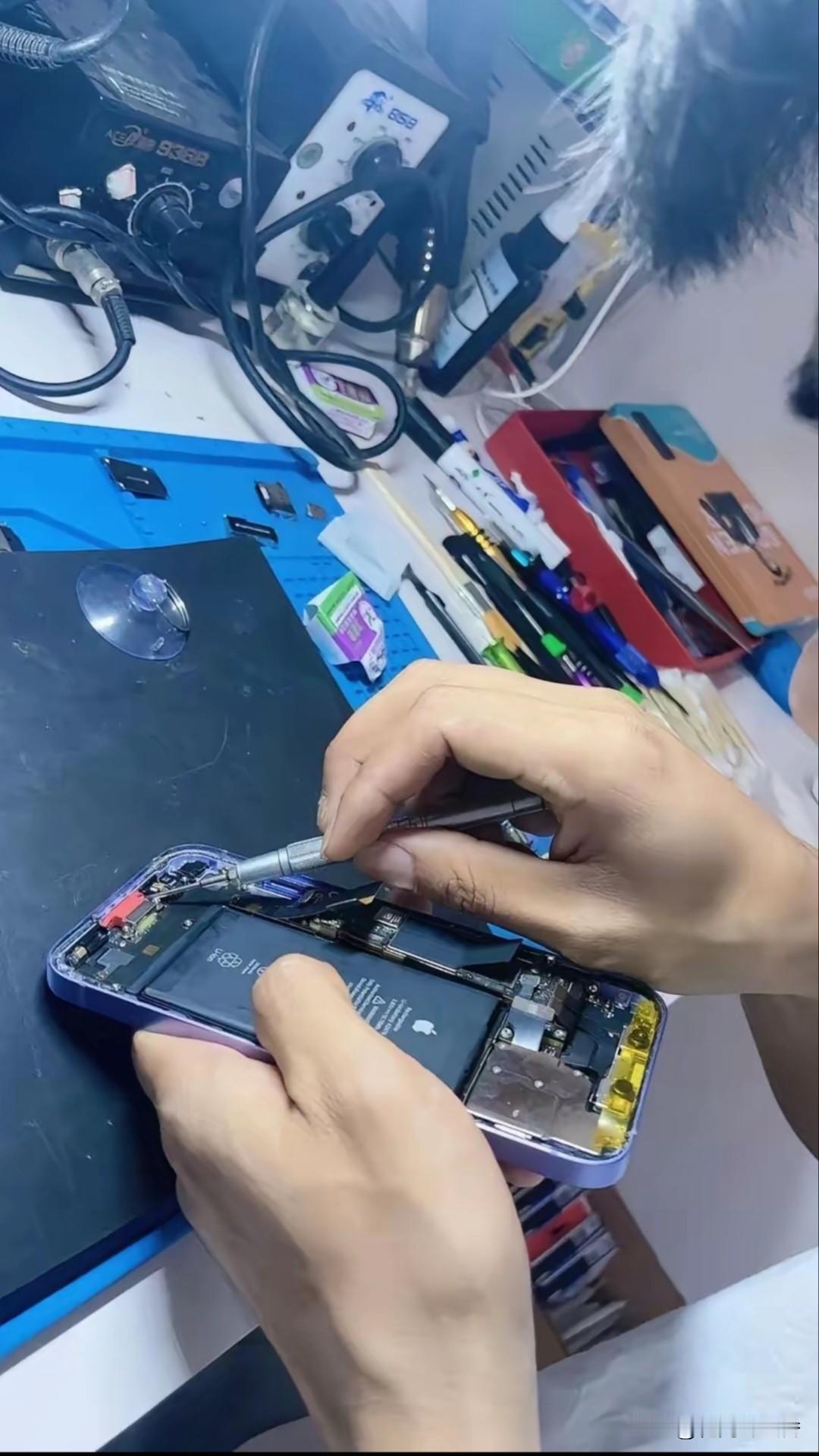 手机被报3600
换主板，换一家小店
30元修好，维修圈水有多深？
 
前段时间