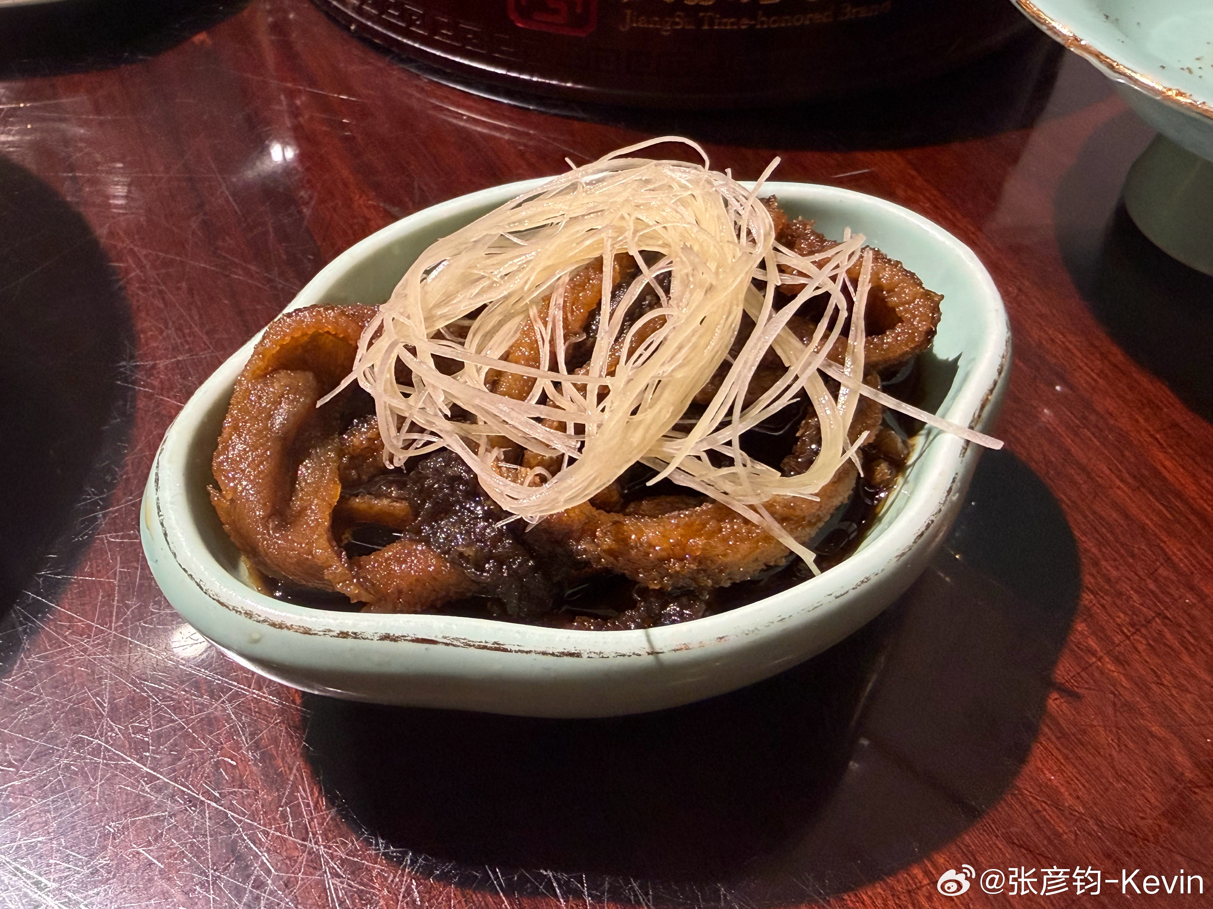 师傅跟我聊了一路苏式面的汤头，说还是早起阿婆自己熬的香，这点好吃的早没了，路上也