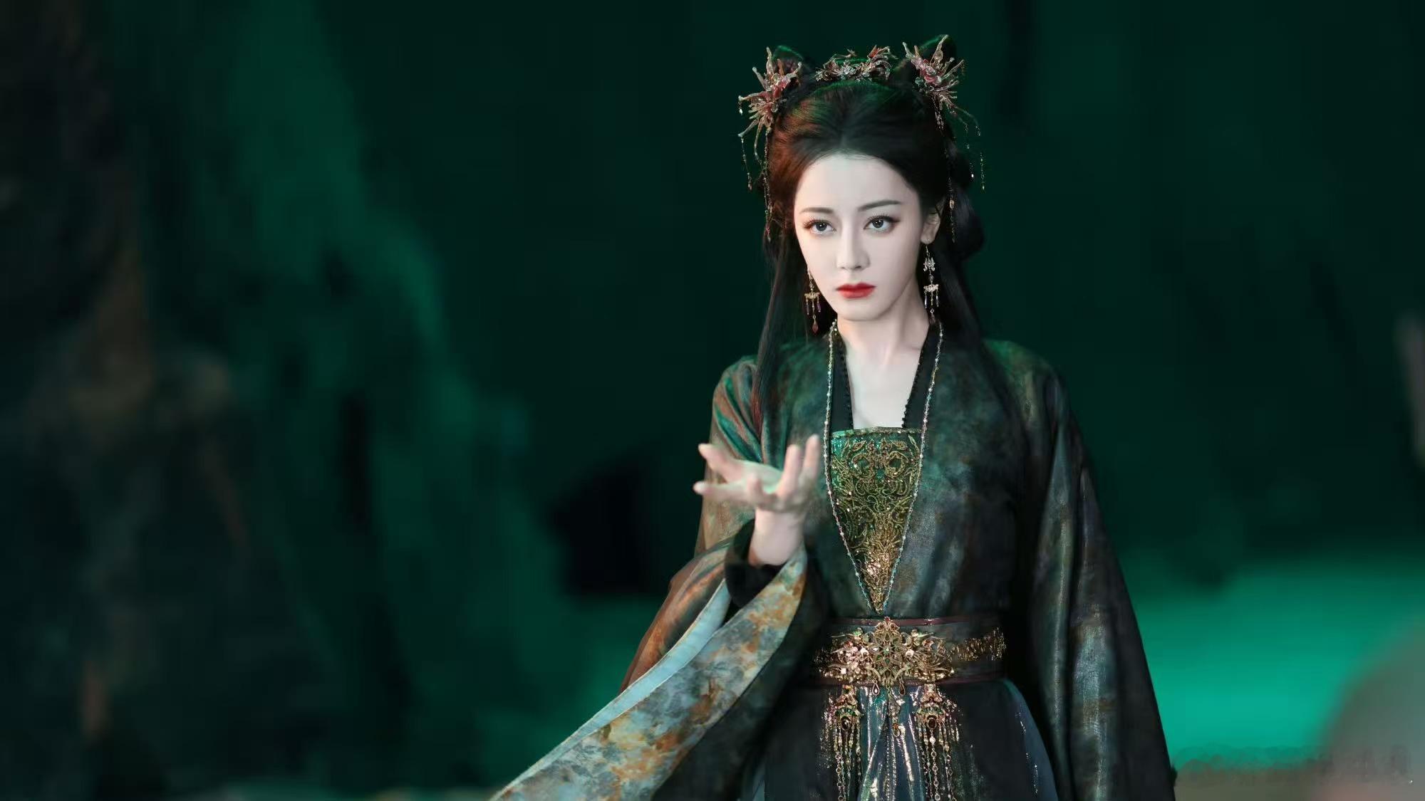 迪丽热巴破桎梏而归迪丽热巴涅槃归来迪丽热巴涅槃归来，破桎梏而归，