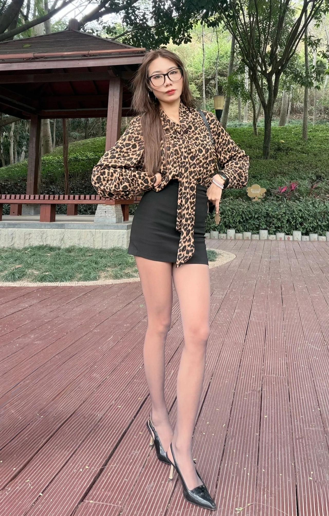 什么样的穿搭可以成为气质女神?脖子以下全是腿！