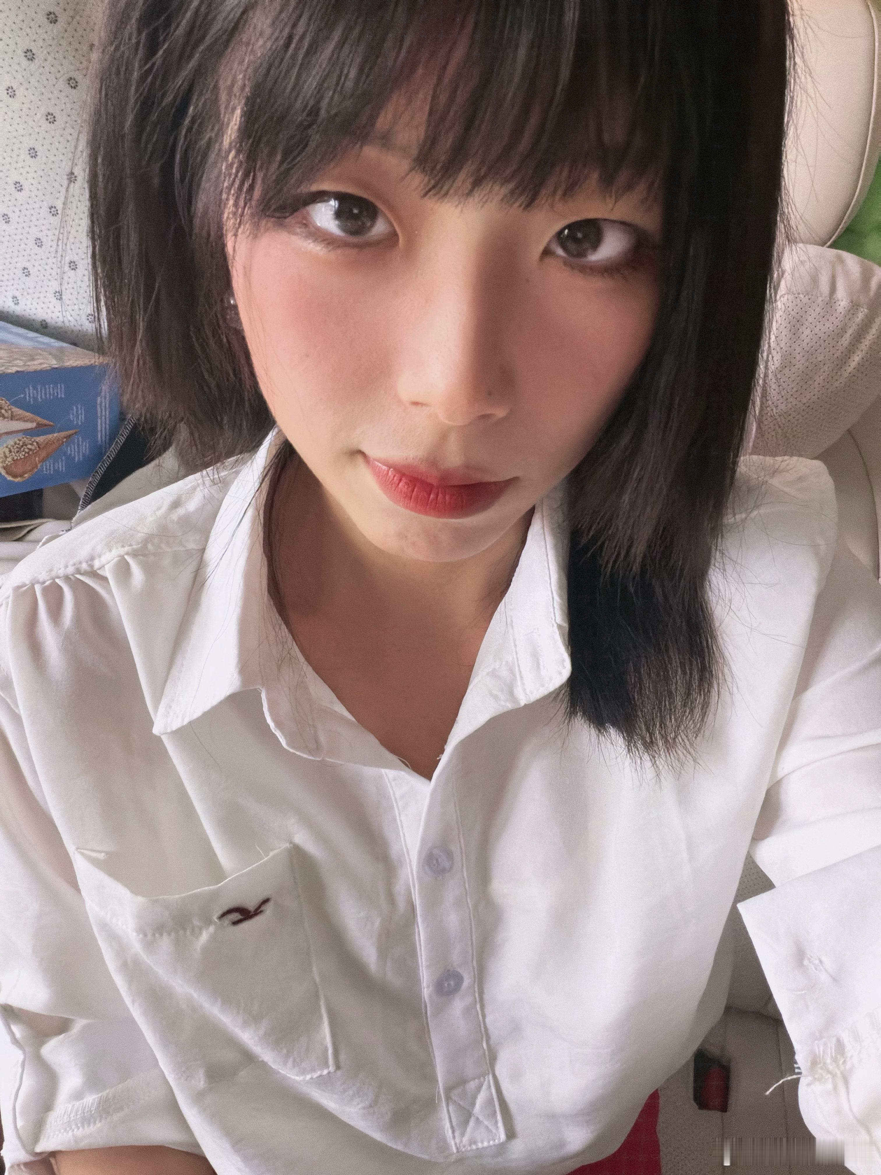 大梦说下午出去拍照，我就想那我打扮一下吧…然后她说我这个审美很阿姨兄弟们评评理！