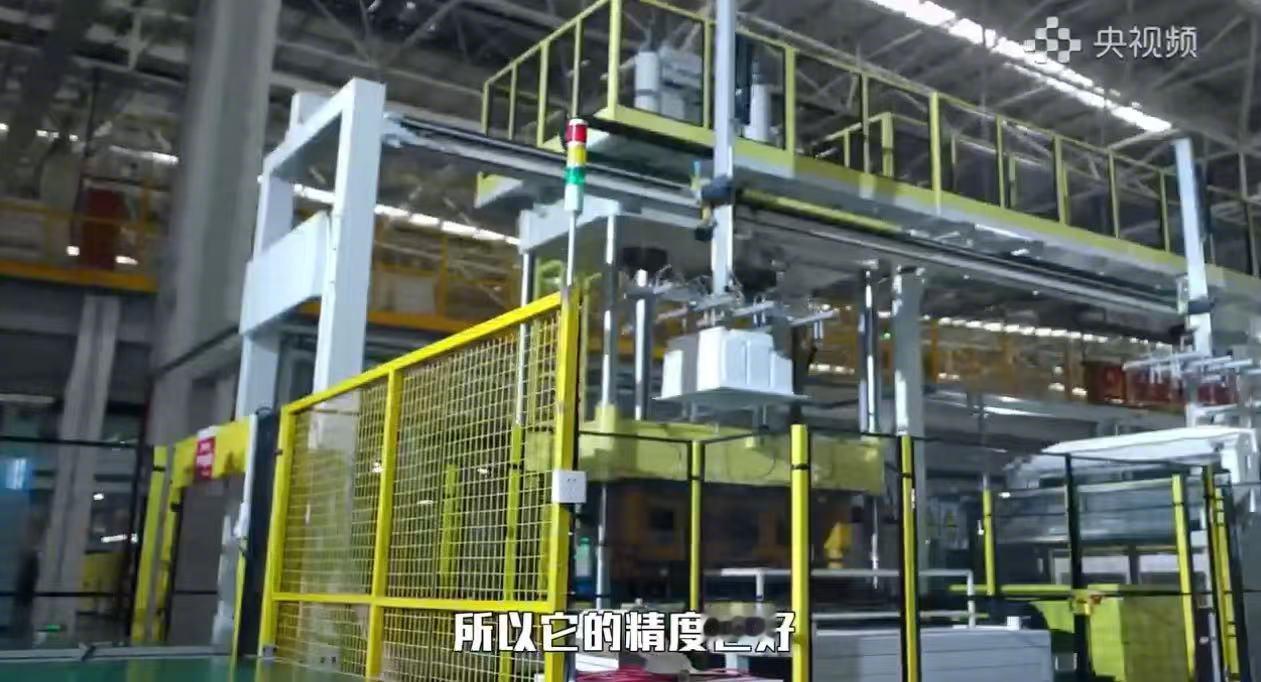 让鲜花一个月不蔫的秘密深耕行业这些年，见多了跟风赚快钱的，格力是真敢啃硬骨头！芯