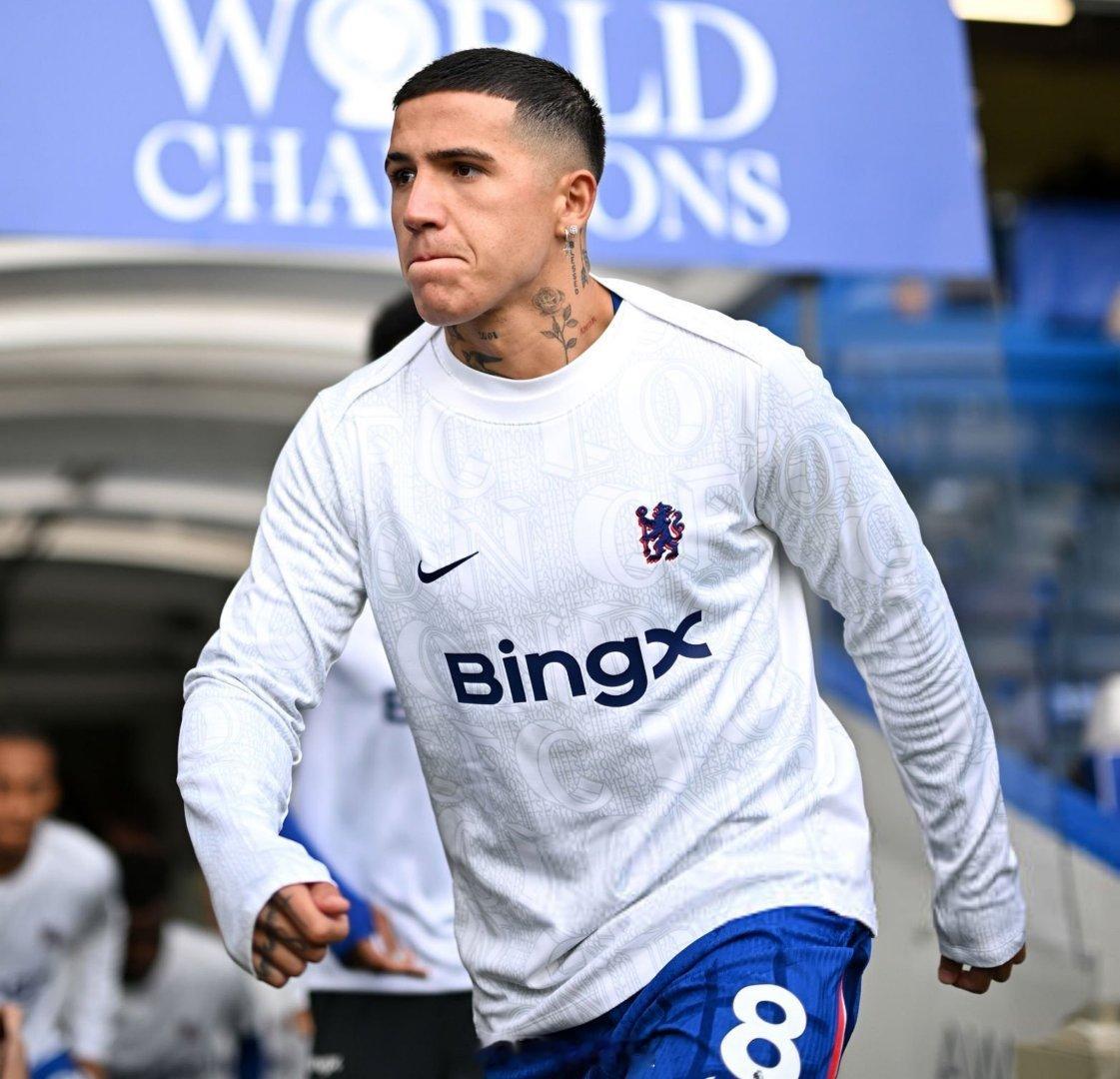 🚨🇦🇷 恩佐·费尔南德斯因膝盖肿胀退出阿根廷国家队训练营。这位中场球员即将