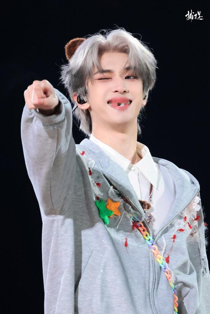  我来看看这个严浩翔在这两天的演唱会里又有什么惊人的饭撒~下次有这种可以直接结婚