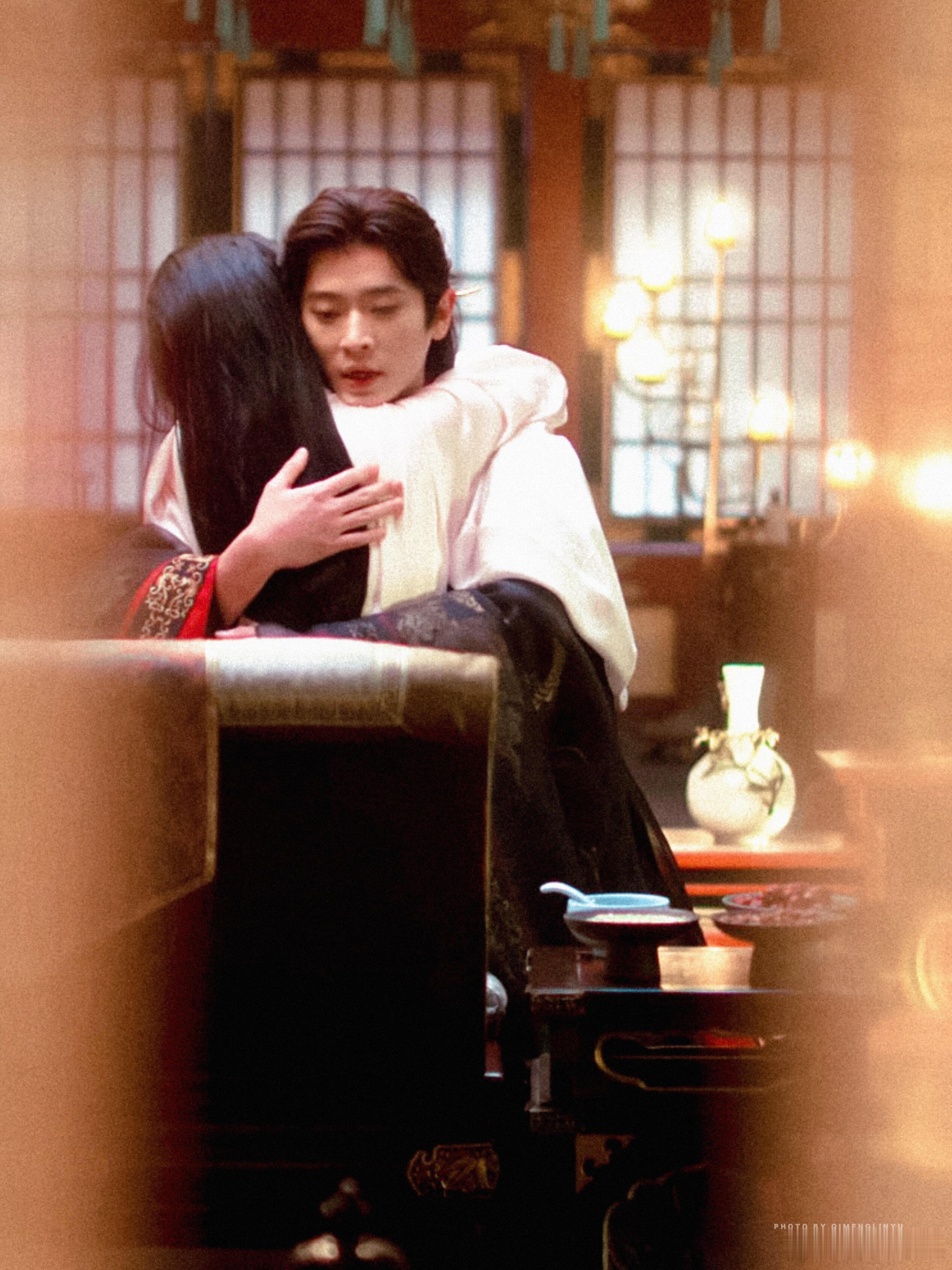 成何体统成何体统第5集最伟大的暧昧期 庾晚音偷偷犯花痴那段我能循环一百遍😆！眼