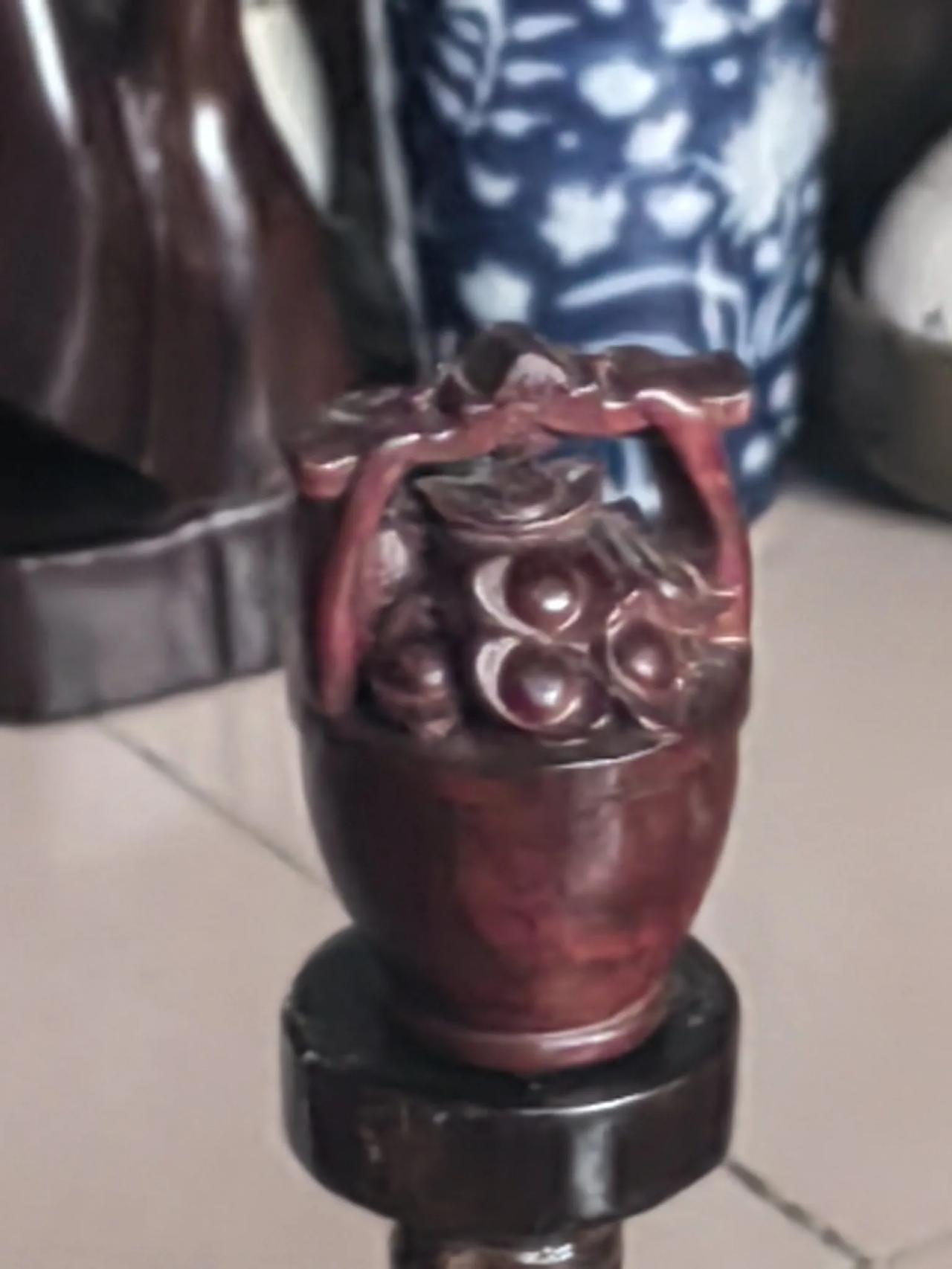紫檀木顶了一桶。元宝黄花梨木。
