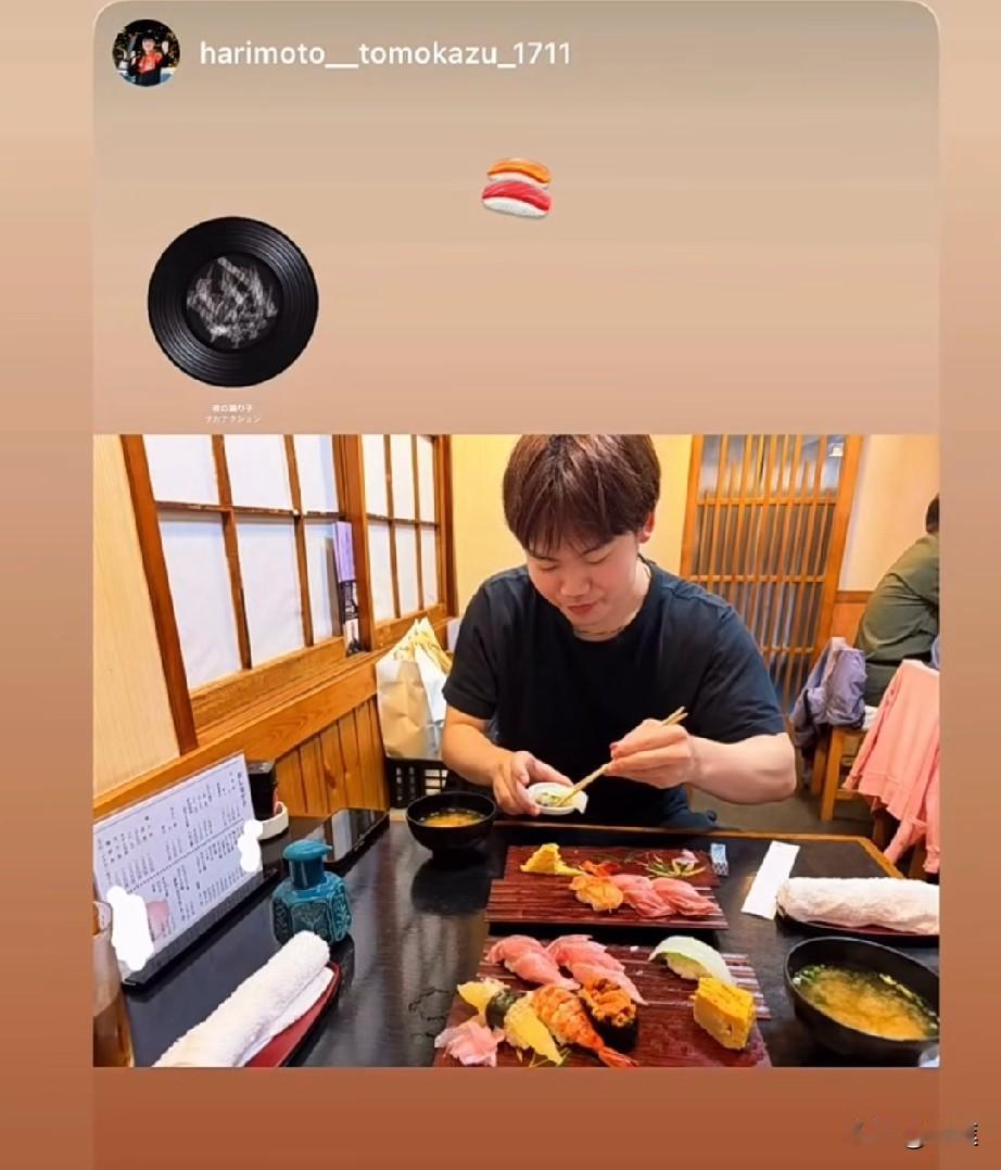 张本智和与松岛辉空聚会吃饭了！

这不第一时间分享松岛品尝美食的精彩瞬间，看着好