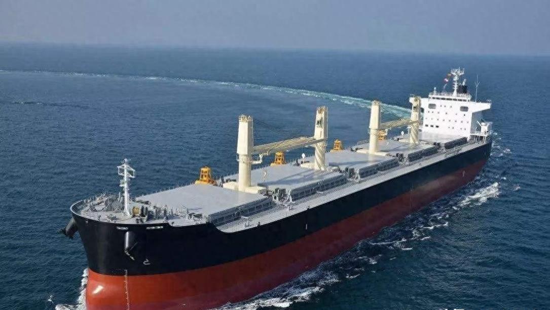 加勒比海最近出了件让全球能源市场都捏把汗的事。美军一口气扣了三艘油轮，把委内瑞拉