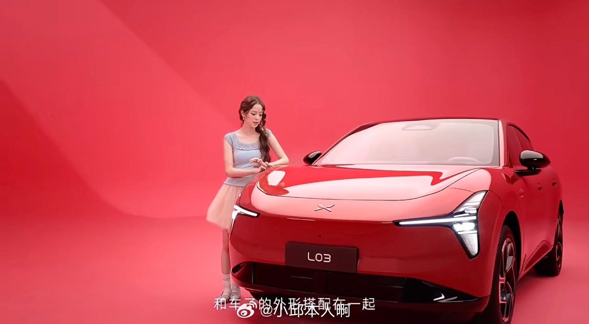 汽车博主欧阳娜娜评测小鹏MONA欧阳娜娜跨界当汽车博主，这波操作还挺有意思的。她