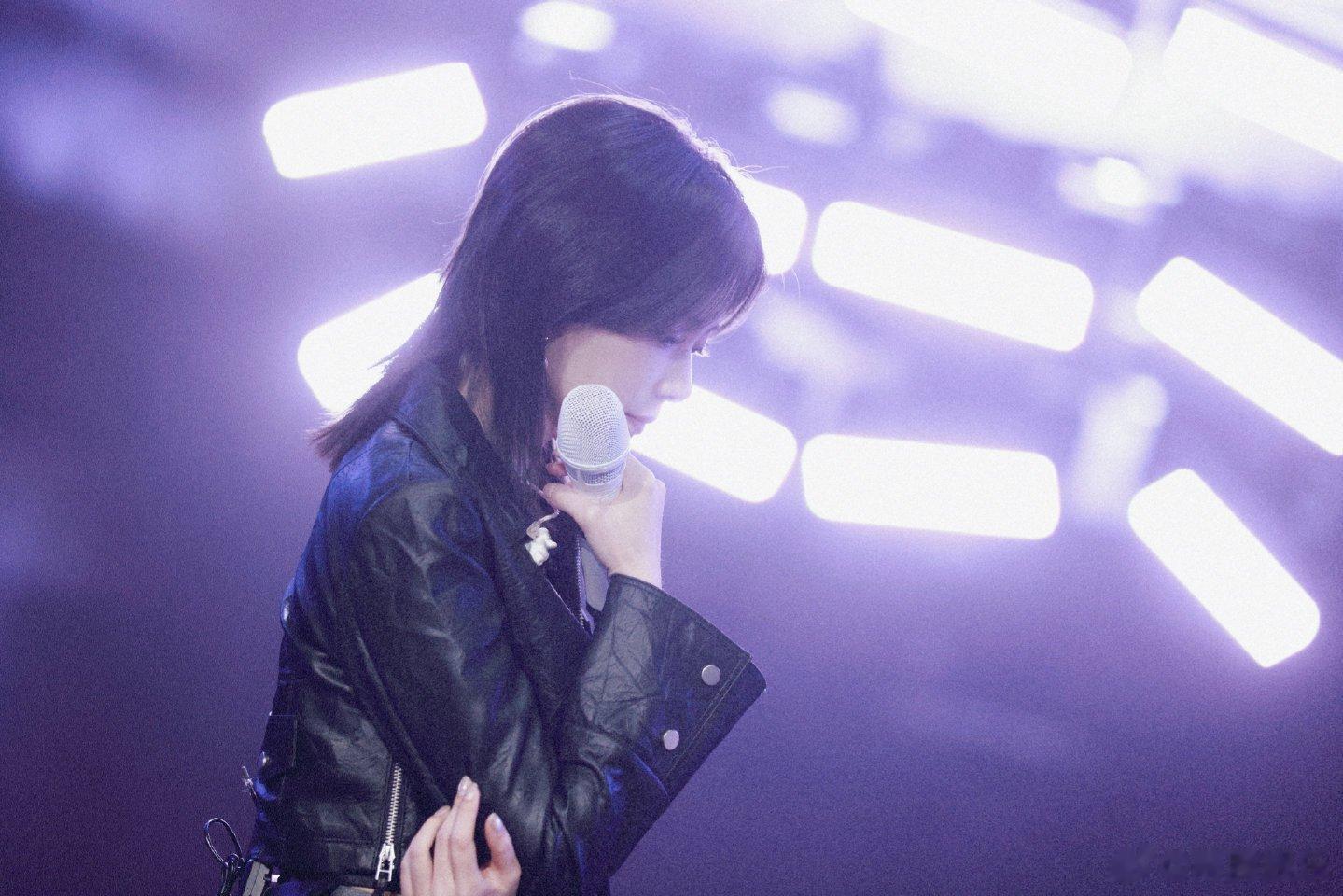 #硬糖少女303##陈卓璇# 今日份糖妹新鲜物料陈卓璇工作室更新分享我们的歌舞台