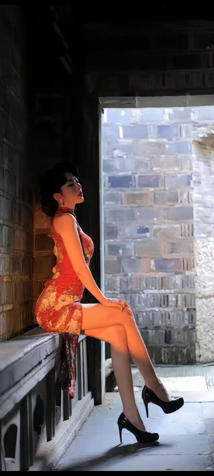 请您对下联


试对；

落叶飘零风雨里
枯荷憔悴霜雪前

******

网图