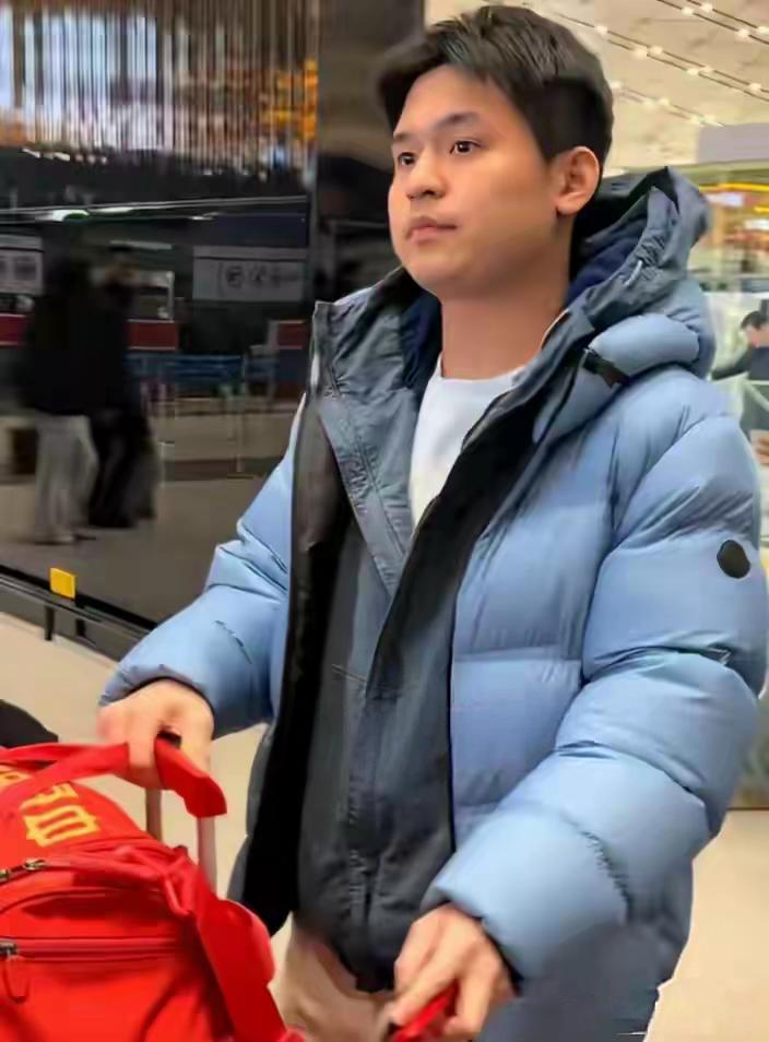 【林诗栋重返新加坡大满贯，内心比较复杂】国家队的队伍里，发现了低调的林诗栋。这是