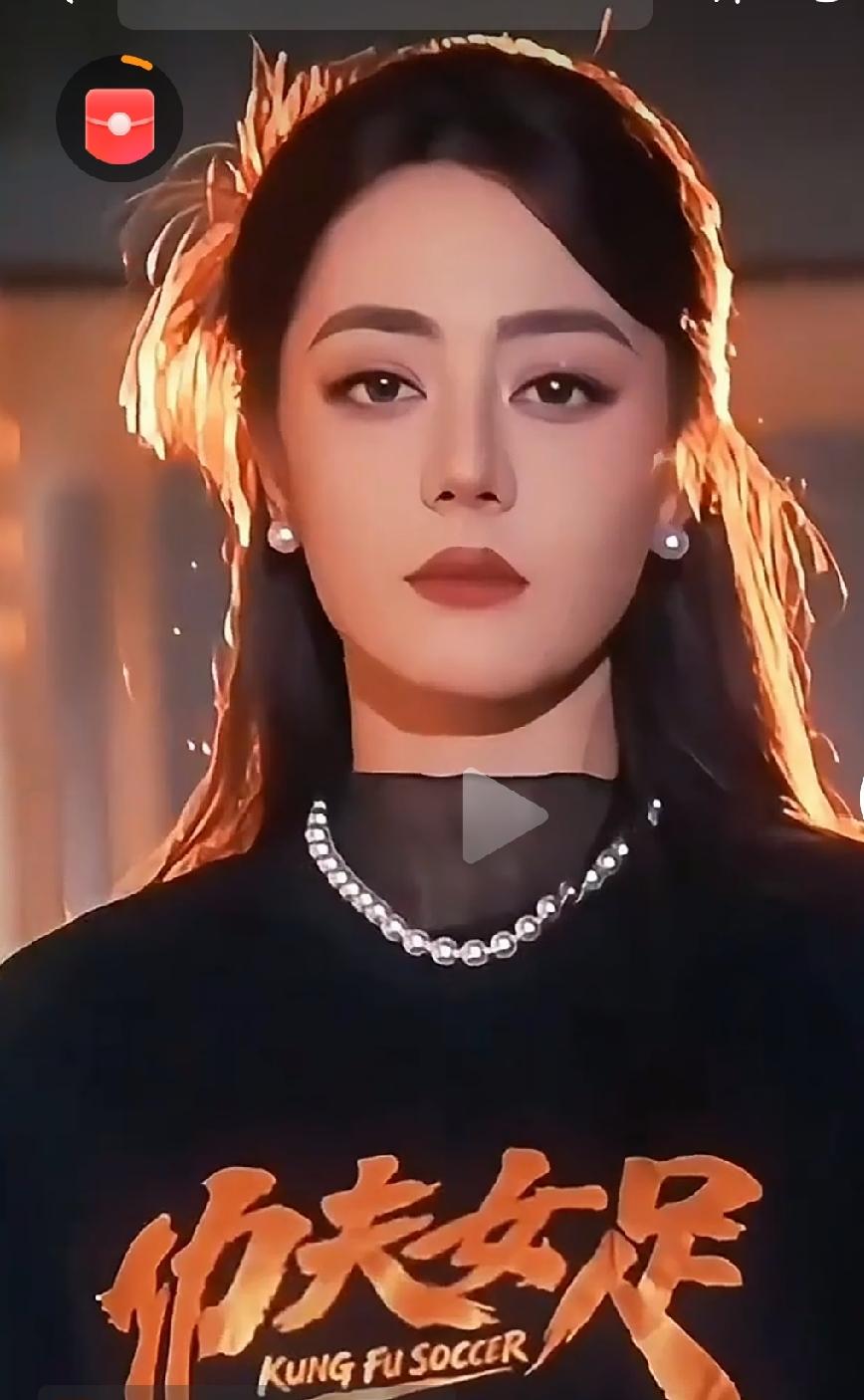 如何看待迪丽热巴与周星驰的合作

        《功夫女足》热映，周星驰与迪丽