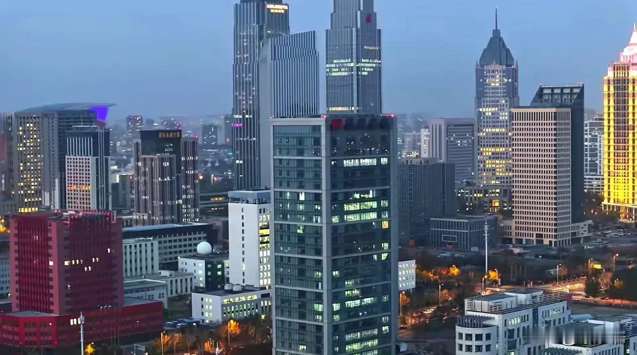 哈尔滨作为黑龙江省的省会城市，在城市建设方面确实有着独特的特点和优势。尽管在某些