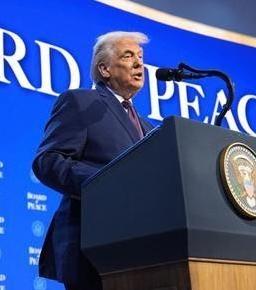 特朗普为什么那么喜欢发推文特朗普之所以喜欢发推文，就是为了刷存在感，实际上他的推