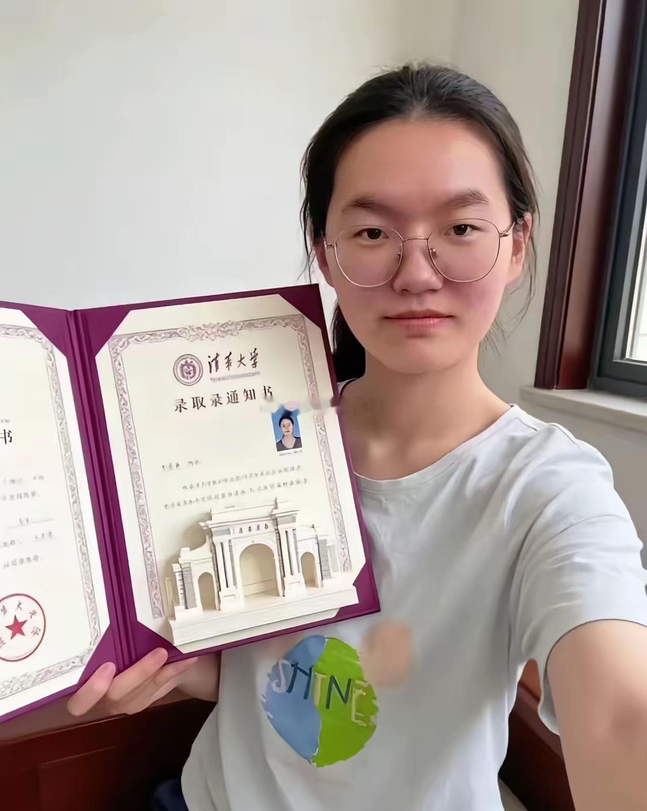 高考699分的河南女孩韩雅平，已经正式被清华大学录取，她所选的专业是临床医学，八