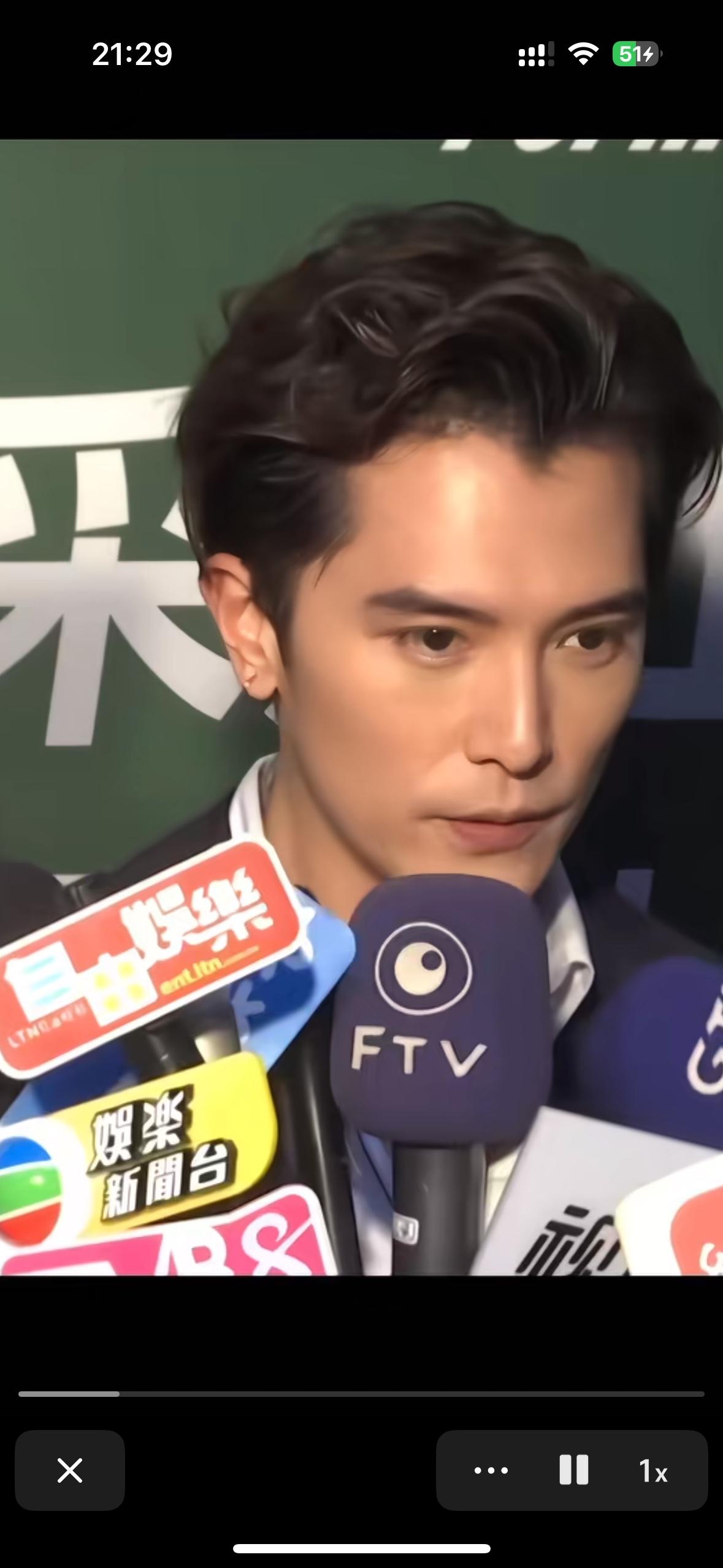 邱泽这张脸，还真是越老越权威。
有点台湾“小黄宗泽”的意思了，甚至五官更为精致，