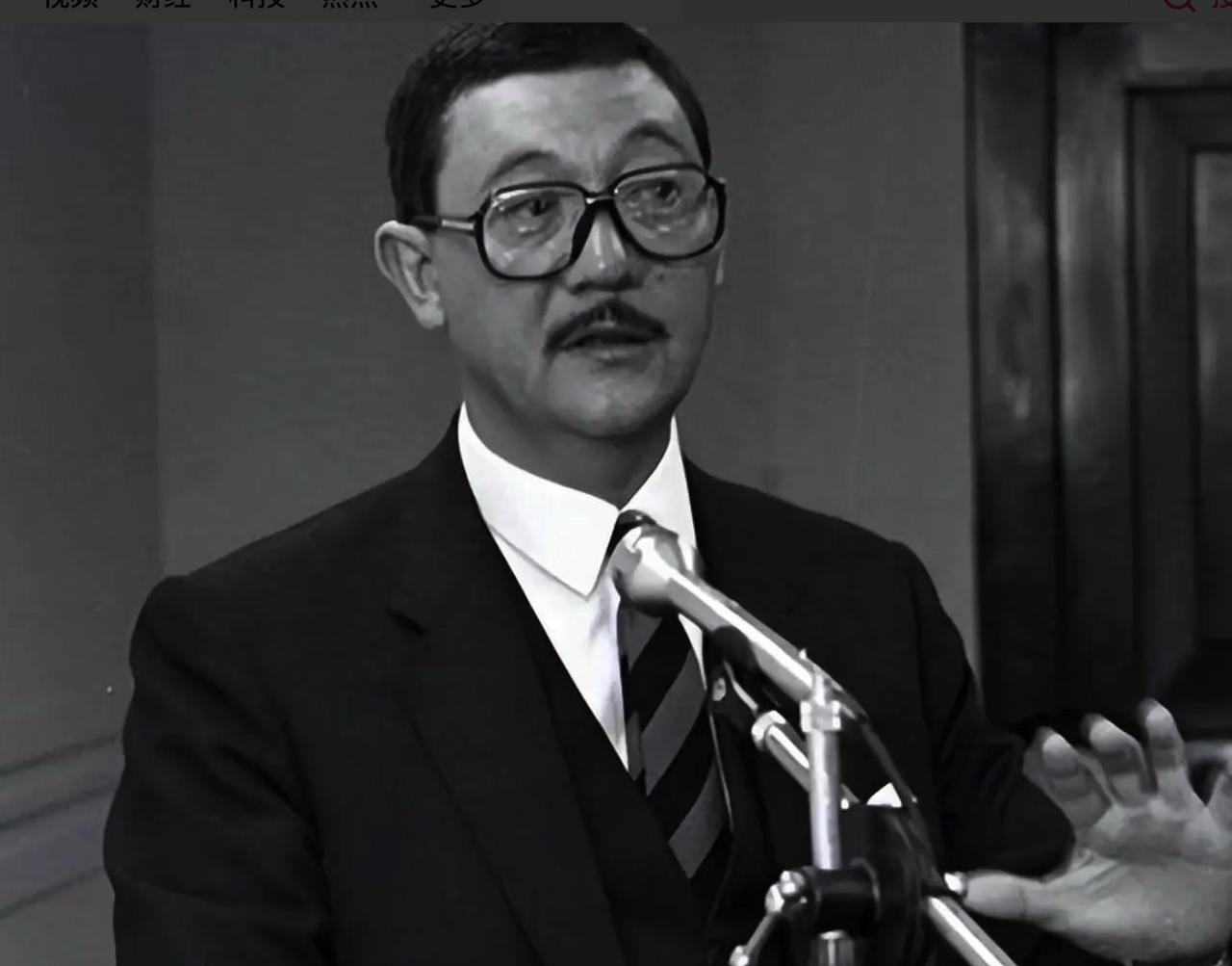 1979年，蒋经国的次子蒋孝武，冲到机场，用枪顶在国安局局长的肚子，激动地说：“