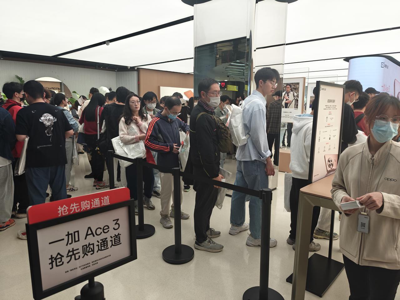真不错呀，周末跟朋友去了一加Ace3线下Pop-UP快闪活动，没想到还能白嫖到伴