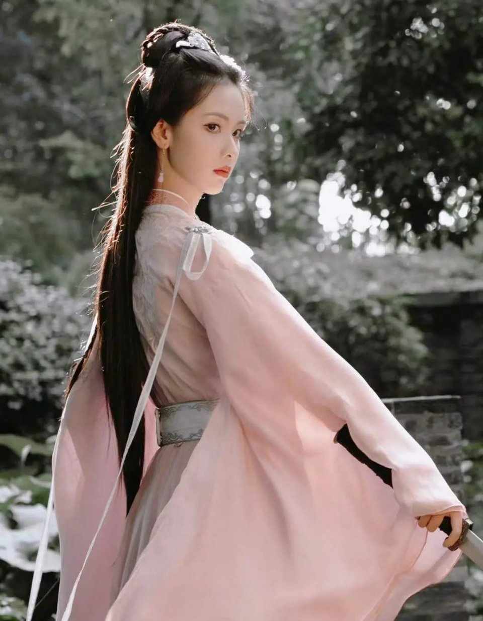 陈都灵脑门真太大了吧 ​​​