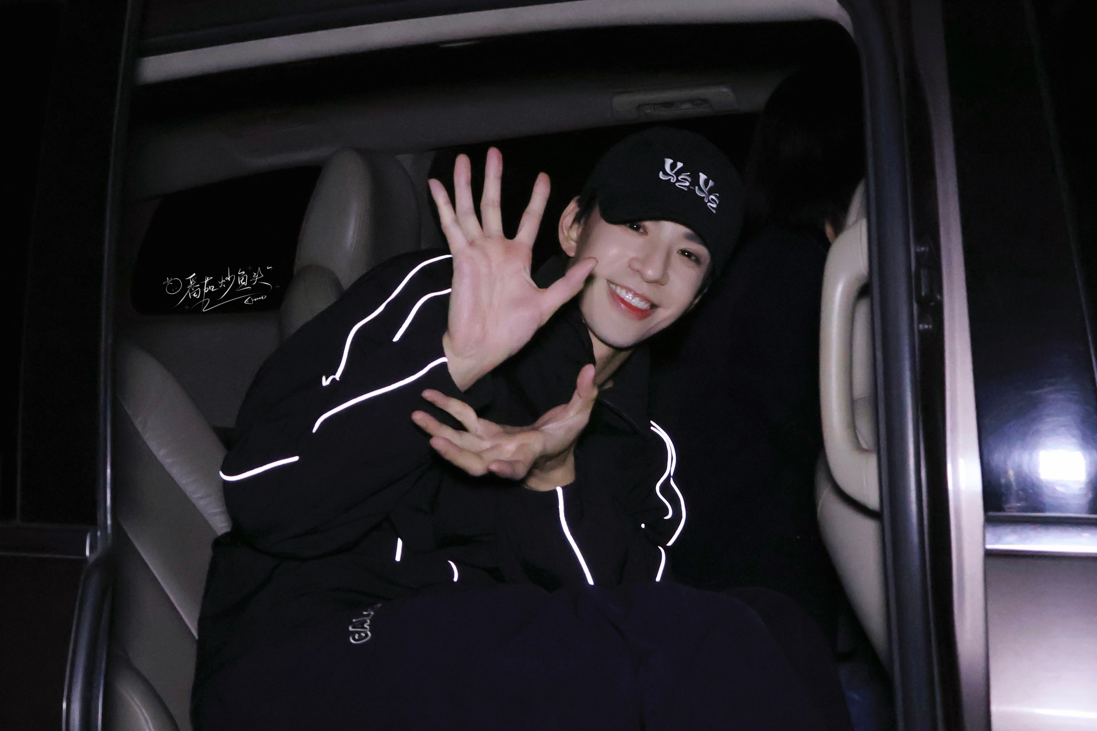 希望勇敢和幸福再一次成為我們新年的關鍵詞新年快樂哥哥🎆多多見面（誰家🍅比這麼