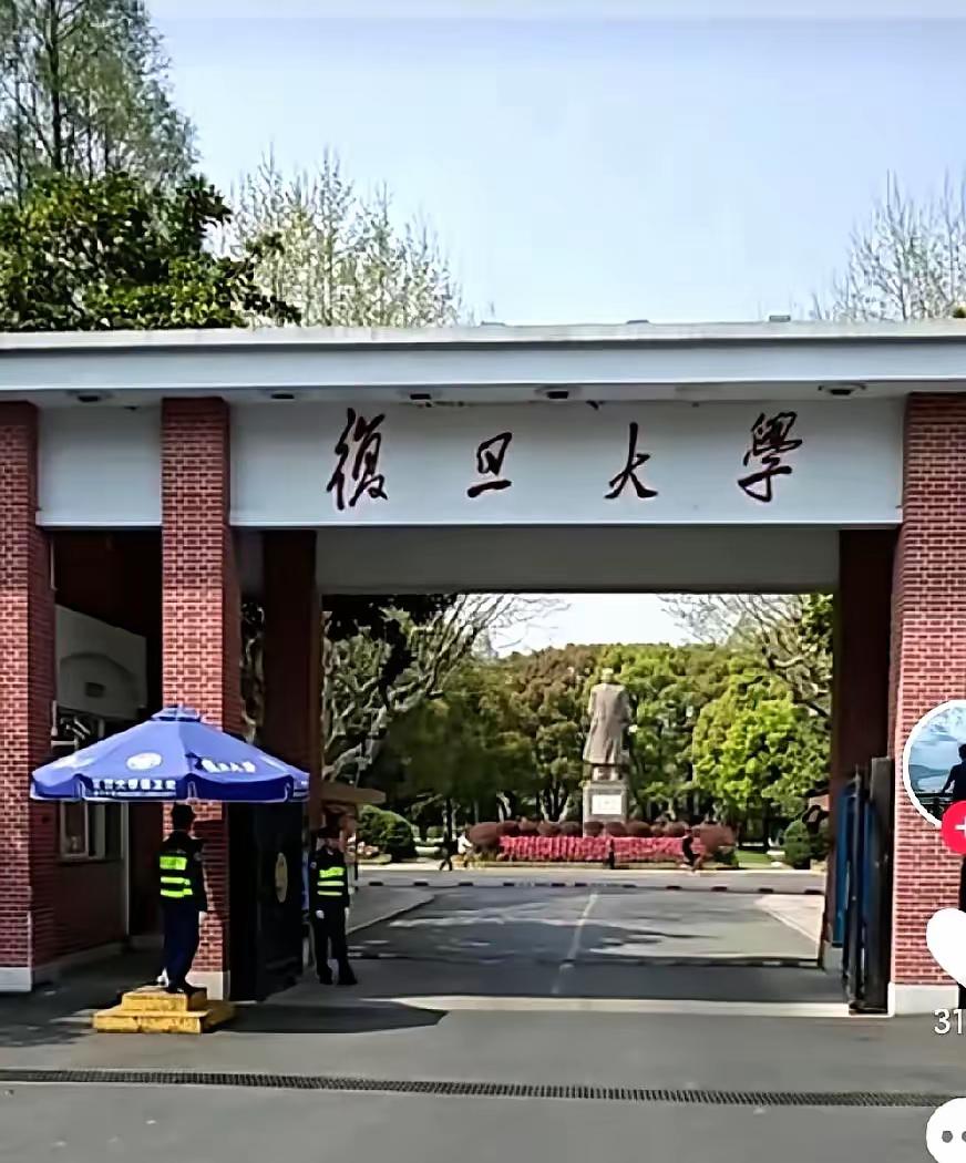 “打人者飞走了，校方的脸还在地上。”
7月27日，印度留学生按计划离境，机票钱没