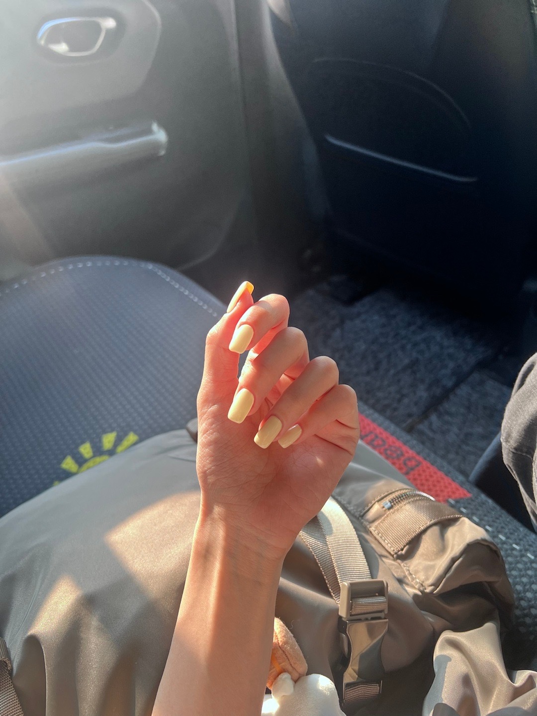 新做的美甲嘿嘿 和我马上要去的地方很搭 ​​​