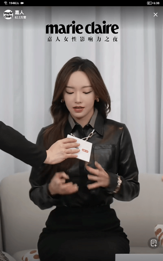 程潇妆造  程潇这次的 all black 皮衣造型，简直是行走的时尚画报！酷帅