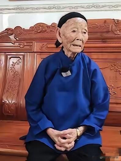 结婚不到20天，丈夫就随红军长征。他说等她三五年就回来。她等了将近90年，106