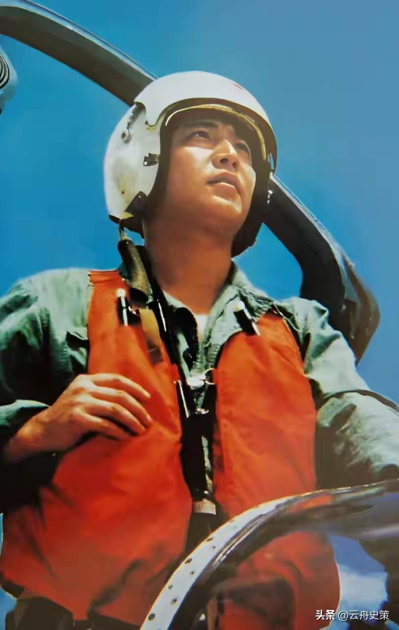 请停留三秒，为英雄王伟献上一束花
今天，是英雄王伟牺牲25周年纪念日！
光阴似箭